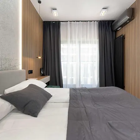 Modern With Ac & Parking In By Renters Breslau