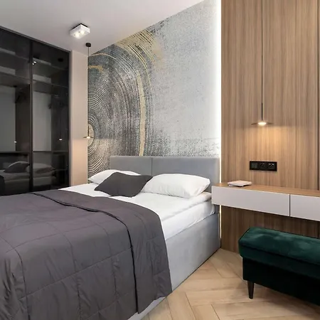 Modern With Ac & Parking In By Renters Apartment