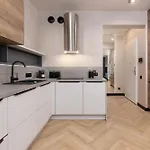 Modern With Ac & Parking In By Renters Daire Wroclaw