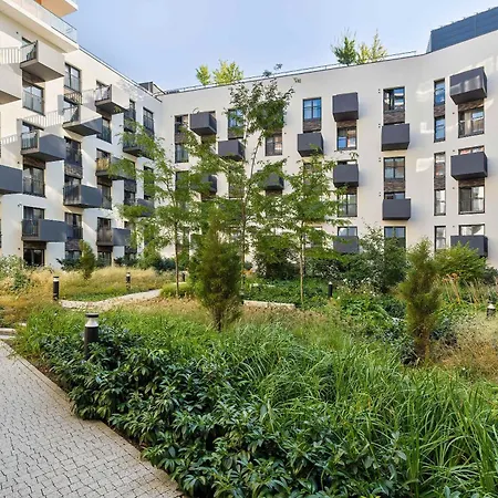 Modern With Ac & Parking In By Renters