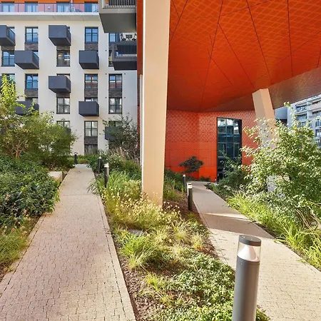 Modern With Ac & Parking In By Renters * ヴロツワフ