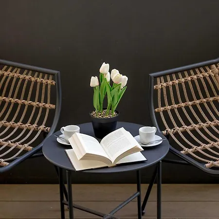 Modern With Ac & Parking In By Renters アパート